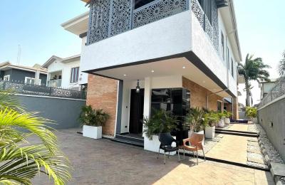 𝟓 𝐁𝐄𝐃 𝐋𝐔𝐗𝐔𝐑𝐘 𝐒𝐌𝐀𝐑𝐓 𝐇𝐎𝐌𝐄 𝐖𝐈𝐓𝐇 𝐒𝐖𝐈𝐌𝐌𝐈𝐍𝐆 𝐏𝐎𝐎𝐋 𝐀𝐍𝐃 𝐁𝐐